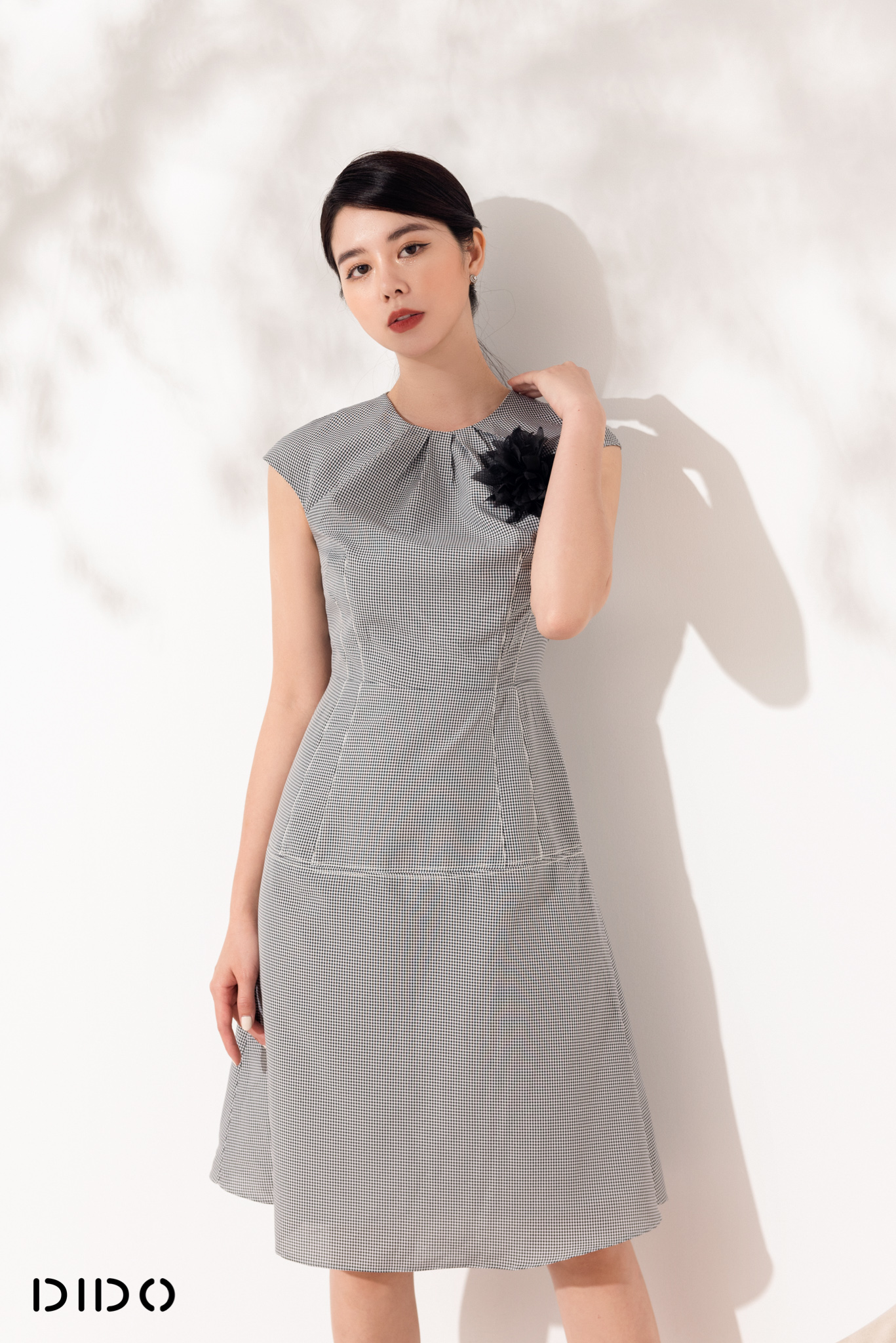 Đầm caro xòe xếp ly cổ đính hoa trang trí Dido Fashion MBD4720-K