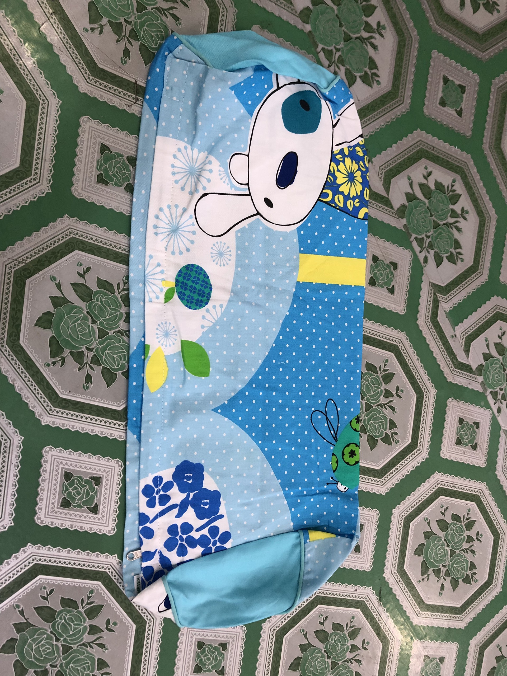 Áo gối ôm Hometex bịt đầu cho bé size 22x55cm