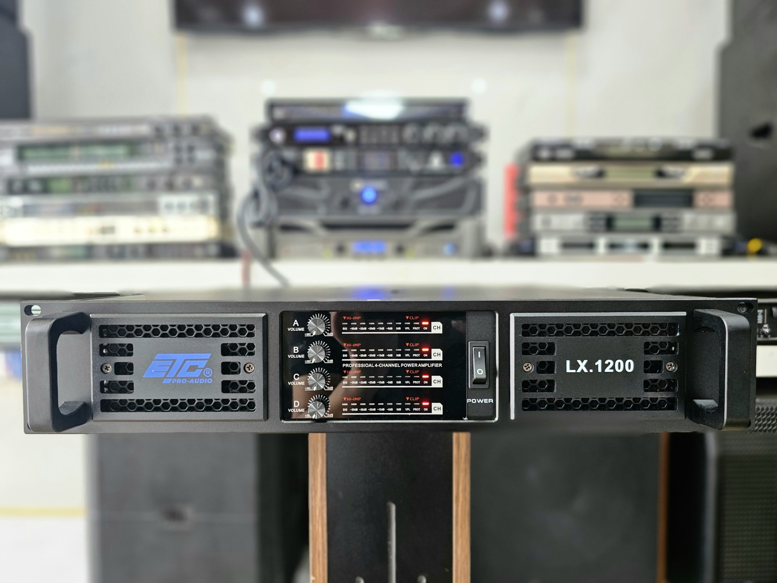 Đẩy 4 kênh etc lx1200 chính hãng công suất khủng class h