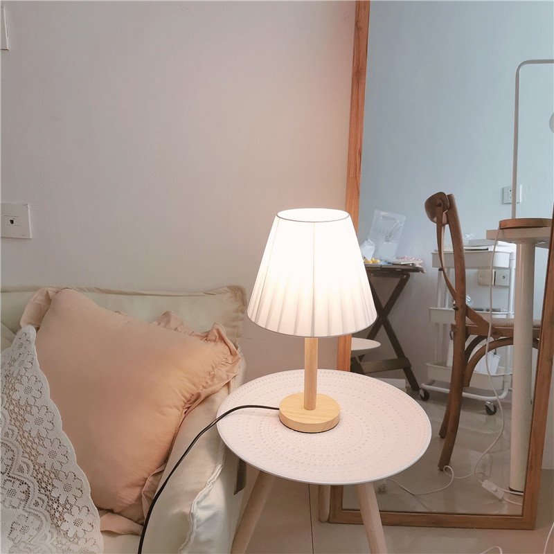 Đèn ngủ xếp li để đầu giường đơn giản ánh sáng vàng