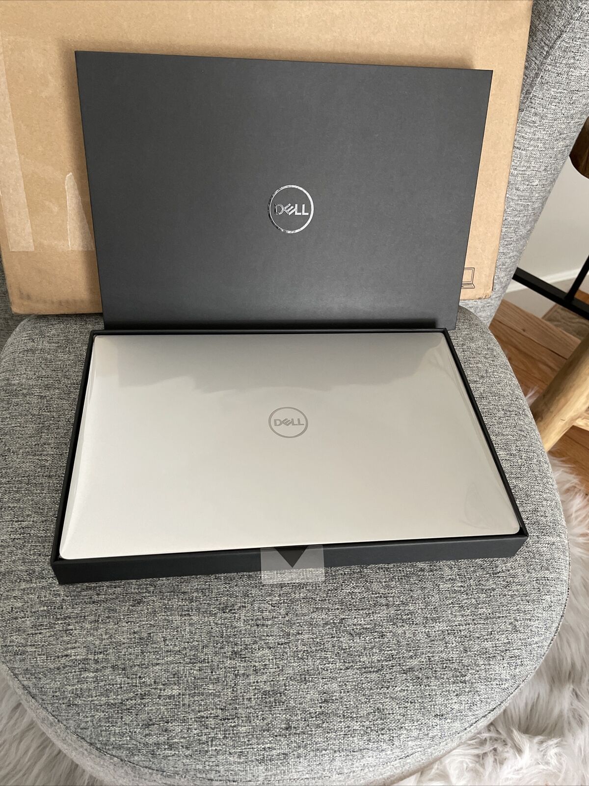 Brand New Dell XPS 13 7390 i7-10710U 512GB SSD 16GB RAM Platinum silver Windows 10 Pro