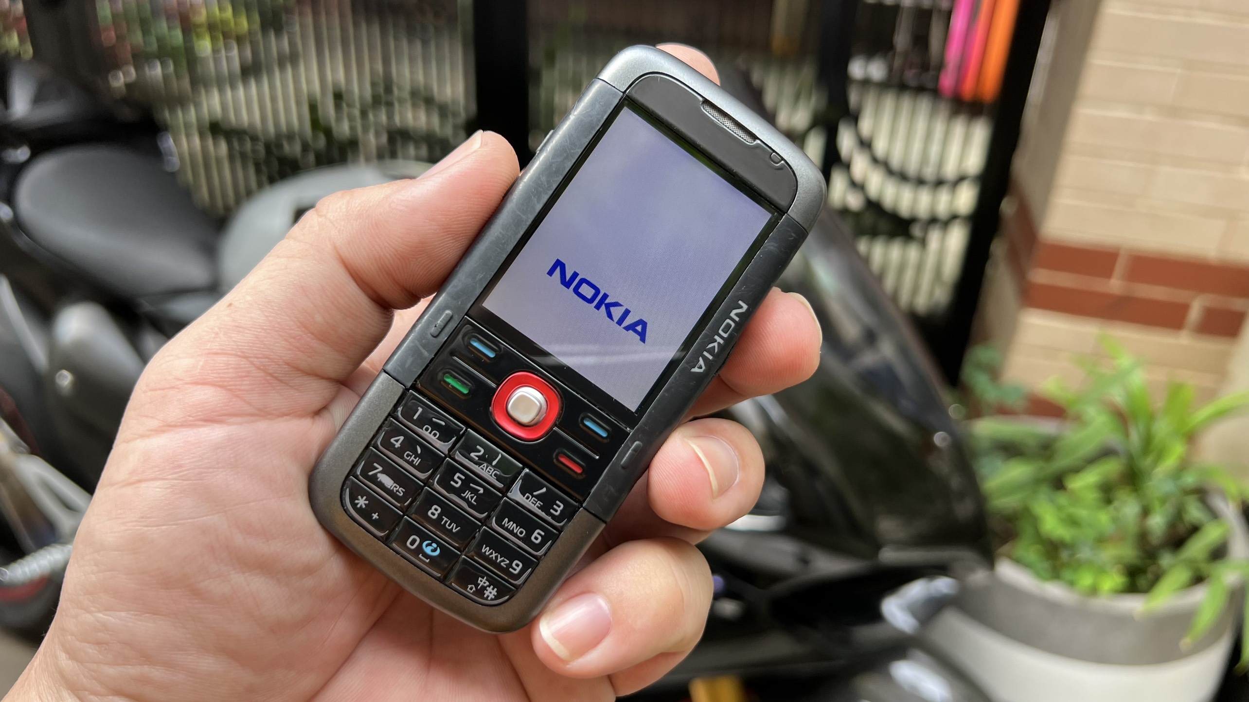 LK Điện thoại Nokia 5700 chính hãng màu đen