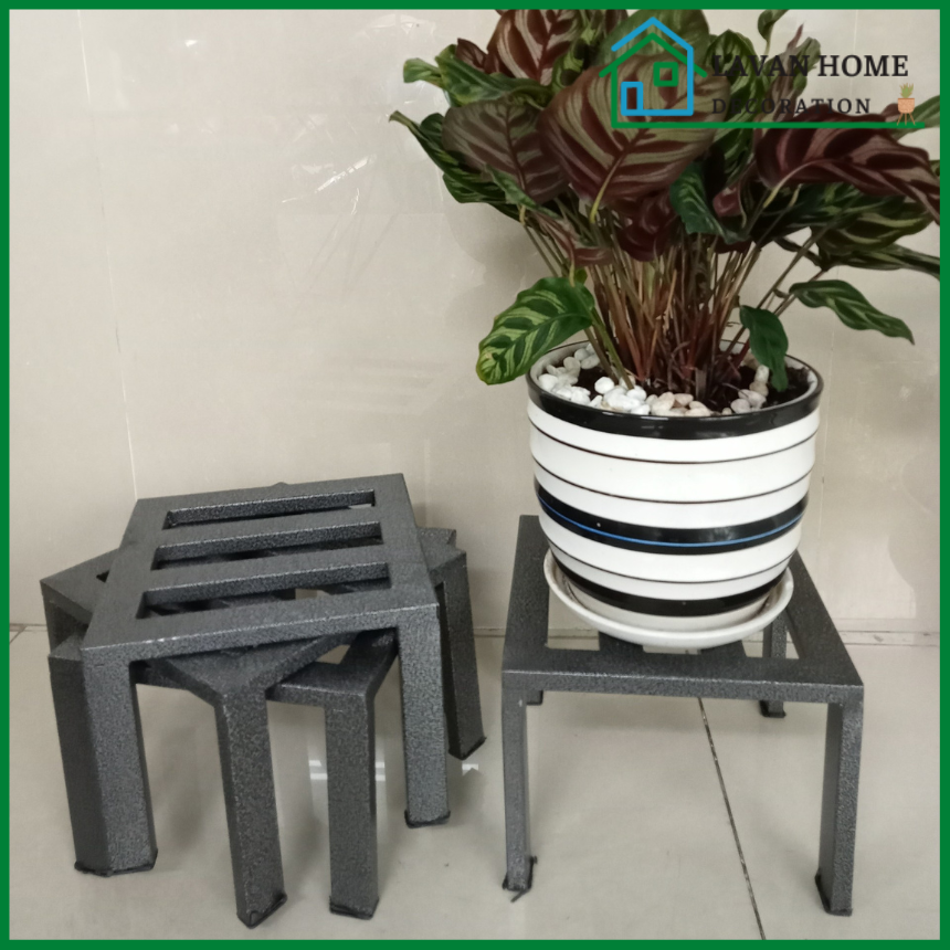 [HCM]Ghế sắt kê chân bồn hoa kệ sắt nhỏ trang trí chậu cây tiện lợi dễ dàng vệ sinh đẹp tiện lợi sang trọng sơn tĩnh điện hệ ngoài trời không bị phai màu có nắp nhựa chụp chân sản phẩm không bị trầy nền nhà