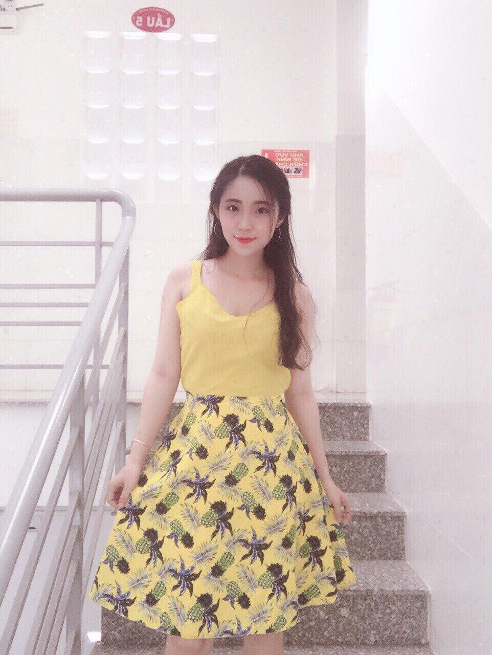 Đầm 2 dây in hình hoa quả chất kate lụa vàng hồng xanh