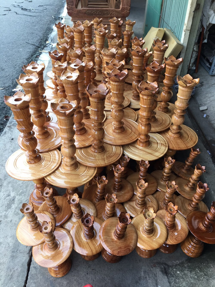 Cặp Chân Đèn Thờ Gỗ Gỏ Cao 30Cm