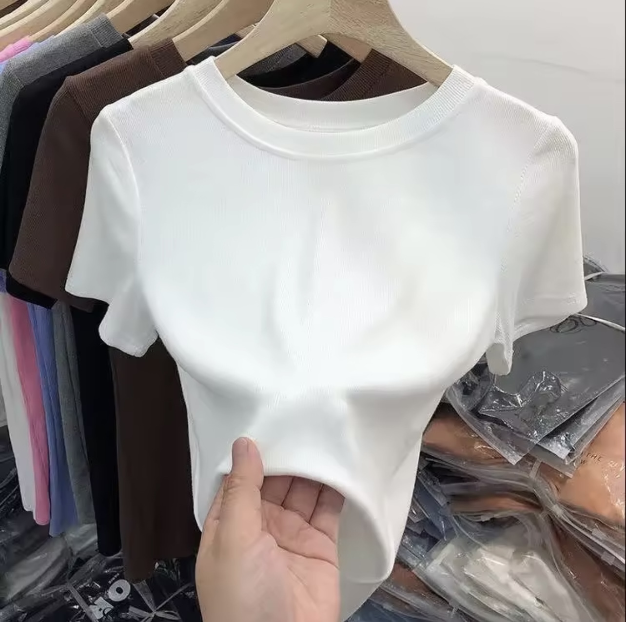 Hàng Mới Về - Áo Thun Nữ Áo Kiểu Nữ Cổ Tròn Tay Ngắn Vải Gân Co Giãn Tốt Ôm Body mềm mịn mát phối đồ siêu xinh đi cafe đi chơi đều xinh