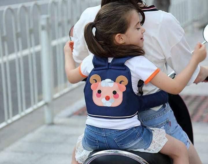 Đai đỡ vai an toàn cho bé đi xe máy hình hoạt hình