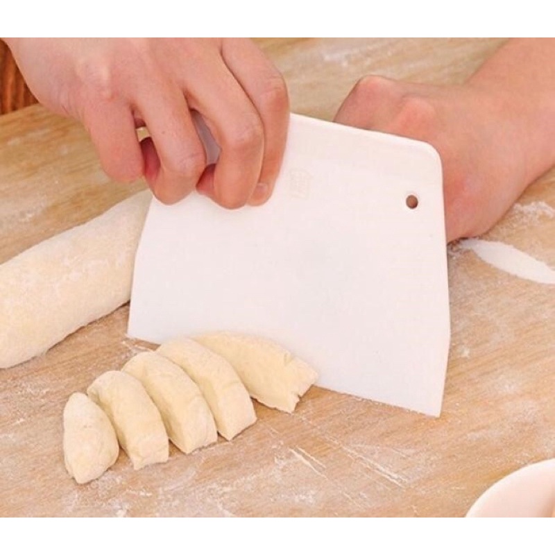 Miếng nhựa cắt bột