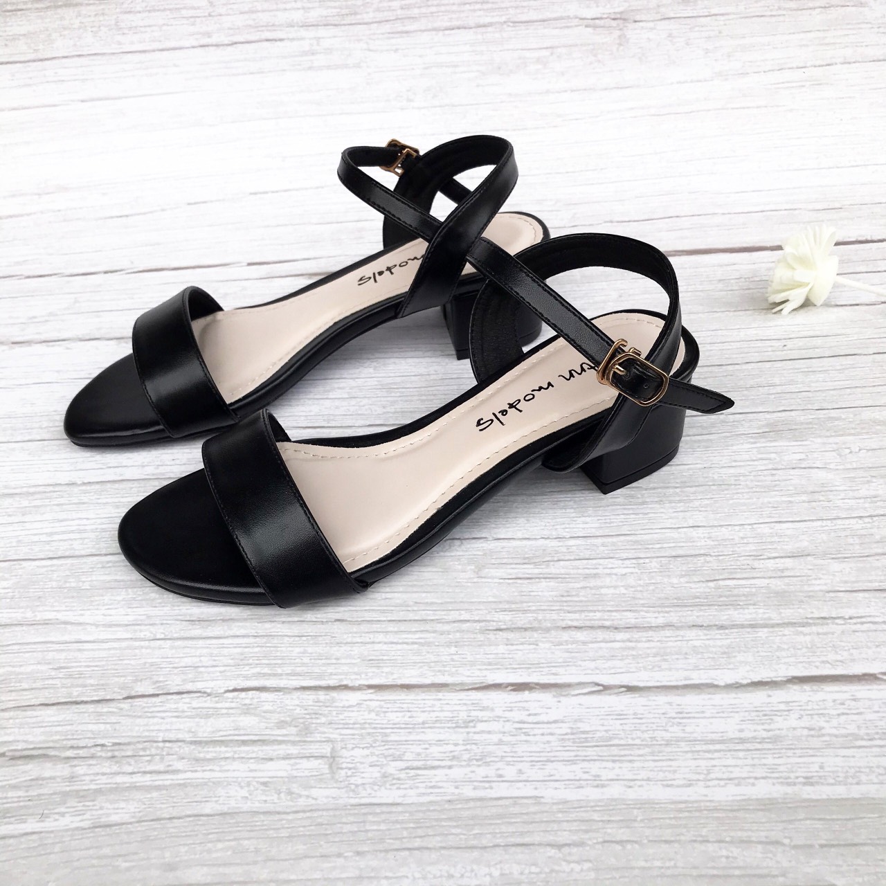 Giày sandal 3 phân mũi tròn gót vuông phối quai mảnh siêu xinh Annmodels _A09000