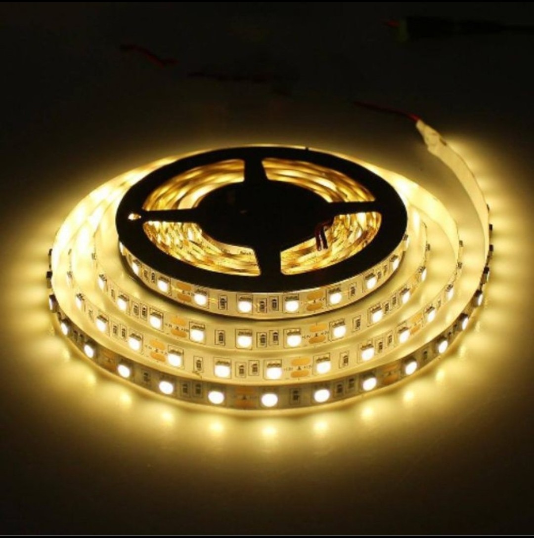 Cuộn led dây dán màu vàng 5m 12v 5050 có keo chống nước