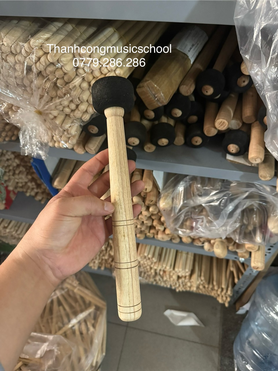 Dùi trống cái. Dùi đánh trống đội giá 30K