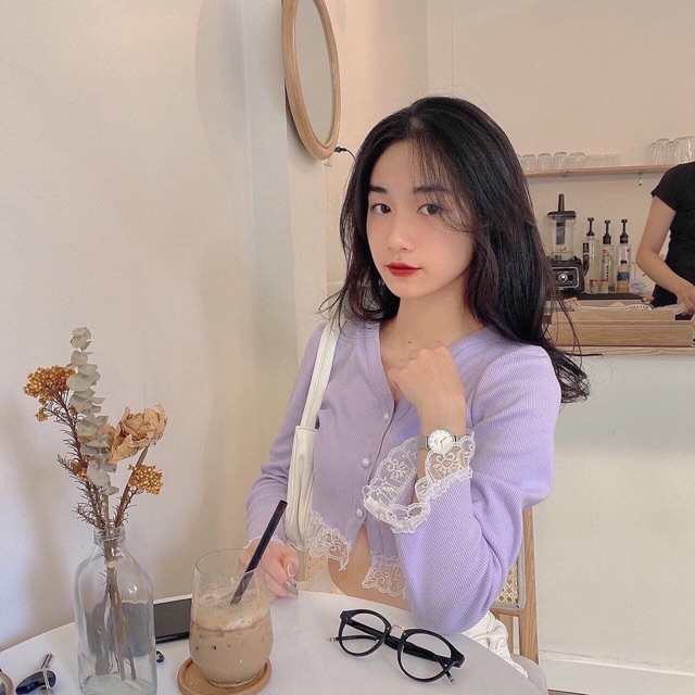 Áo croptop cổ V tay dài phối ren nút giả chất thun gân