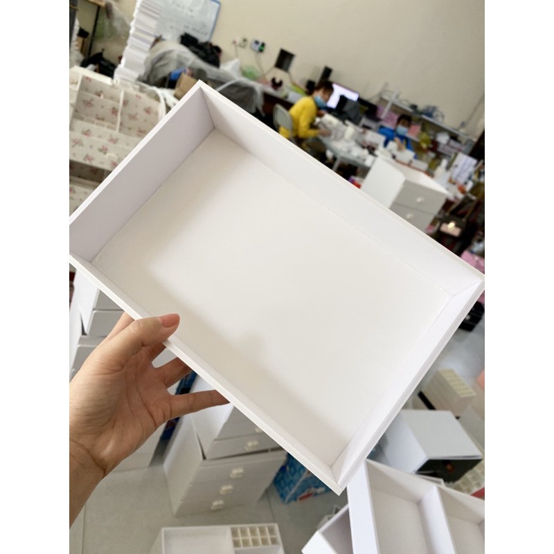 khay chia ngăn kéo đựng mỹ phẩm hoặc đựng phụ kiện tiện dụng.
