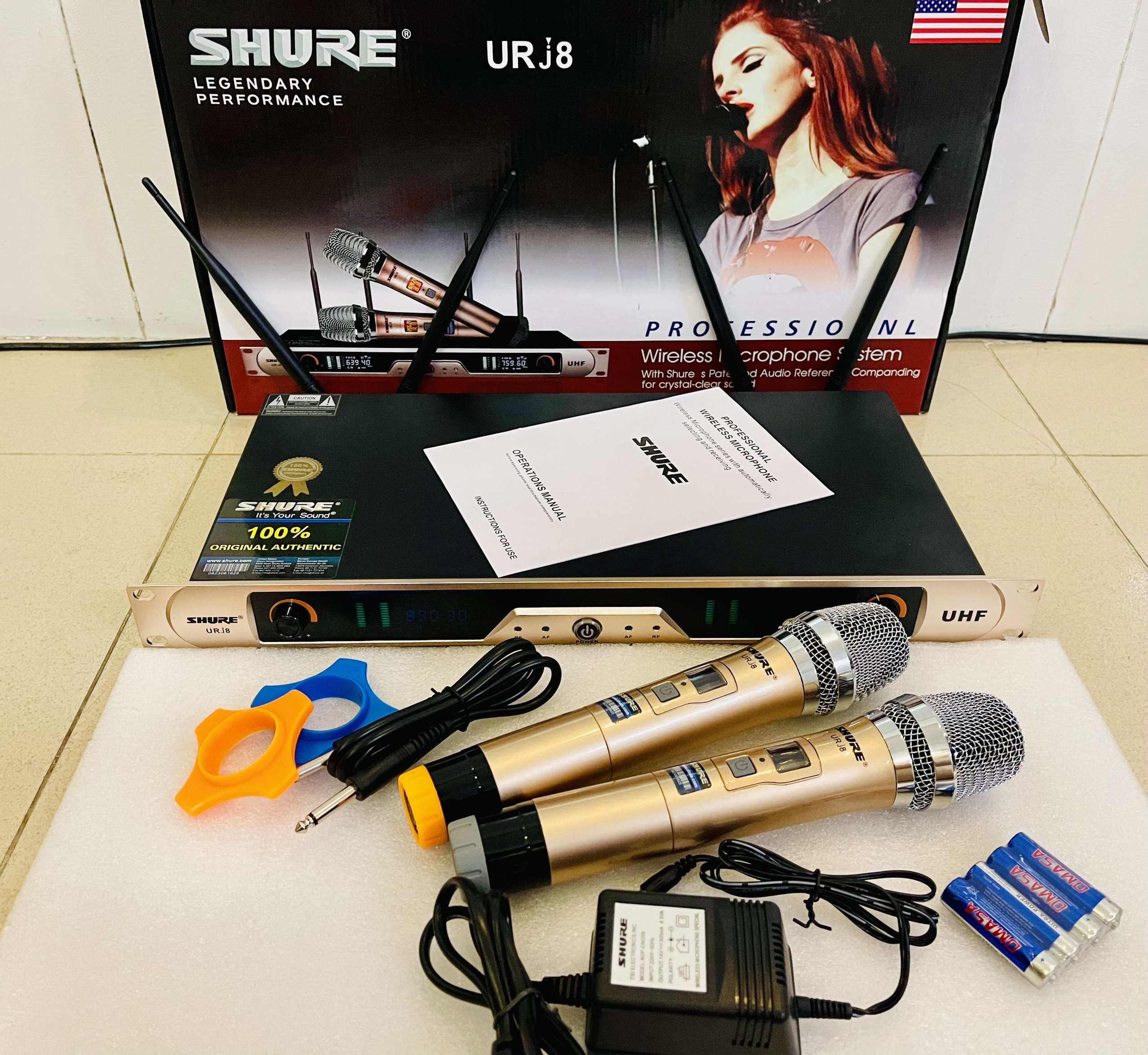 Micro karaoke không dây shure urj8, micro karaoke gia đình 4 râu sóng khỏe micro không dây shure urj8 thân nhôm kèm đầu thu, tụ to, mic karaoke gia đình, thiết kế bắt mắt, âm thanh dày tiếng, hút mạnh, hát cực nhẹ