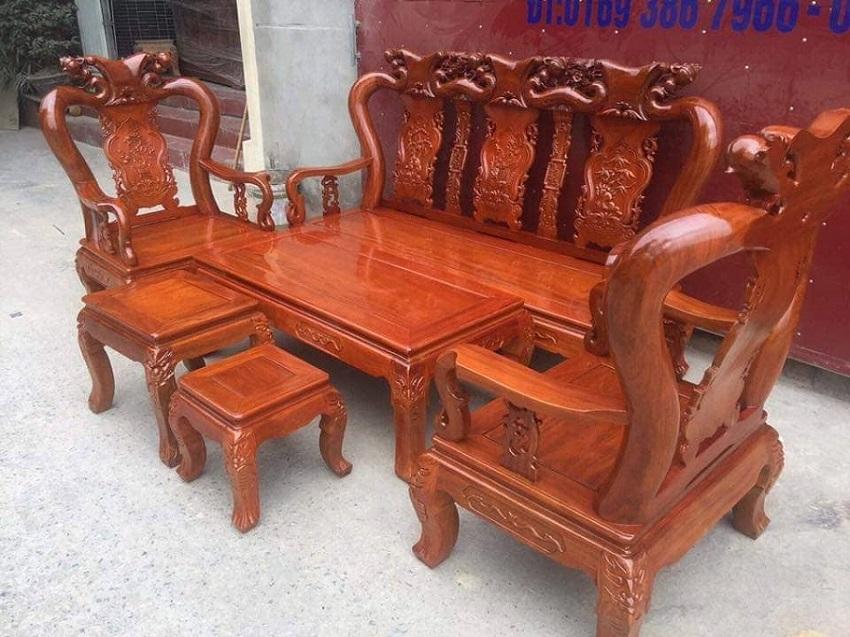 Giờ đây, bạn không còn phải lo lắng về khoản chi tiêu quá cao khi mua sắm bàn ghế gỗ cho gia đình mình. Với giá dưới 20 triệu, bạn có thể sở hữu một bộ bàn ghế gỗ đẹp và chất lượng cao, đảm bảo sự tiện ích và bền vững cho phòng khách của bạn. Hãy tìm kiếm ngay sản phẩm phù hợp nhất cho mình.