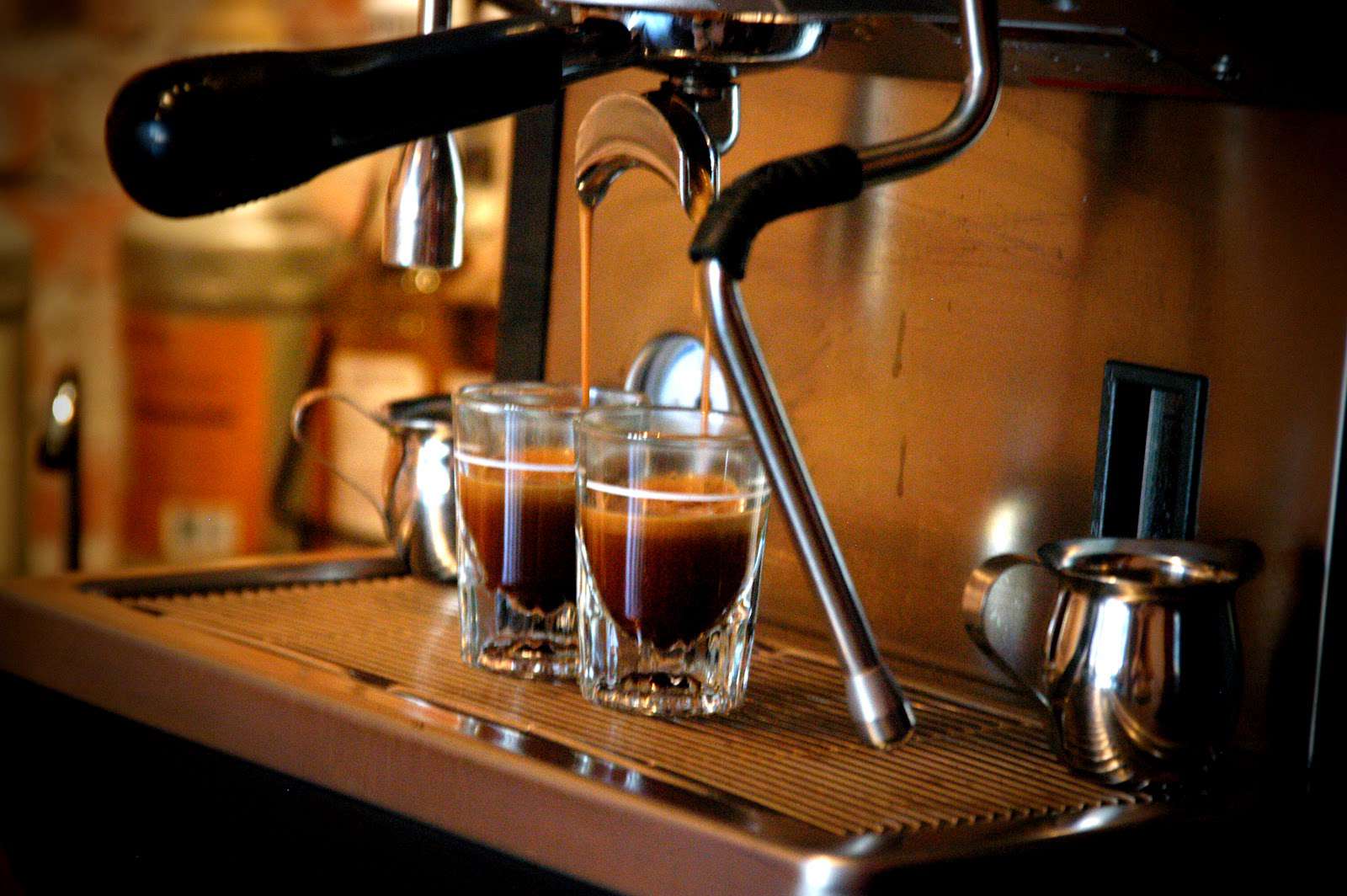cà phê chồn vip vn túi đen cao cấp-cà phê thơm ngon tuyệt vời-đặc sản tây nguyên[ 1 gói 500gr giá ưu đãi ]chọn 1 gói dùng và cảm nhận 5
