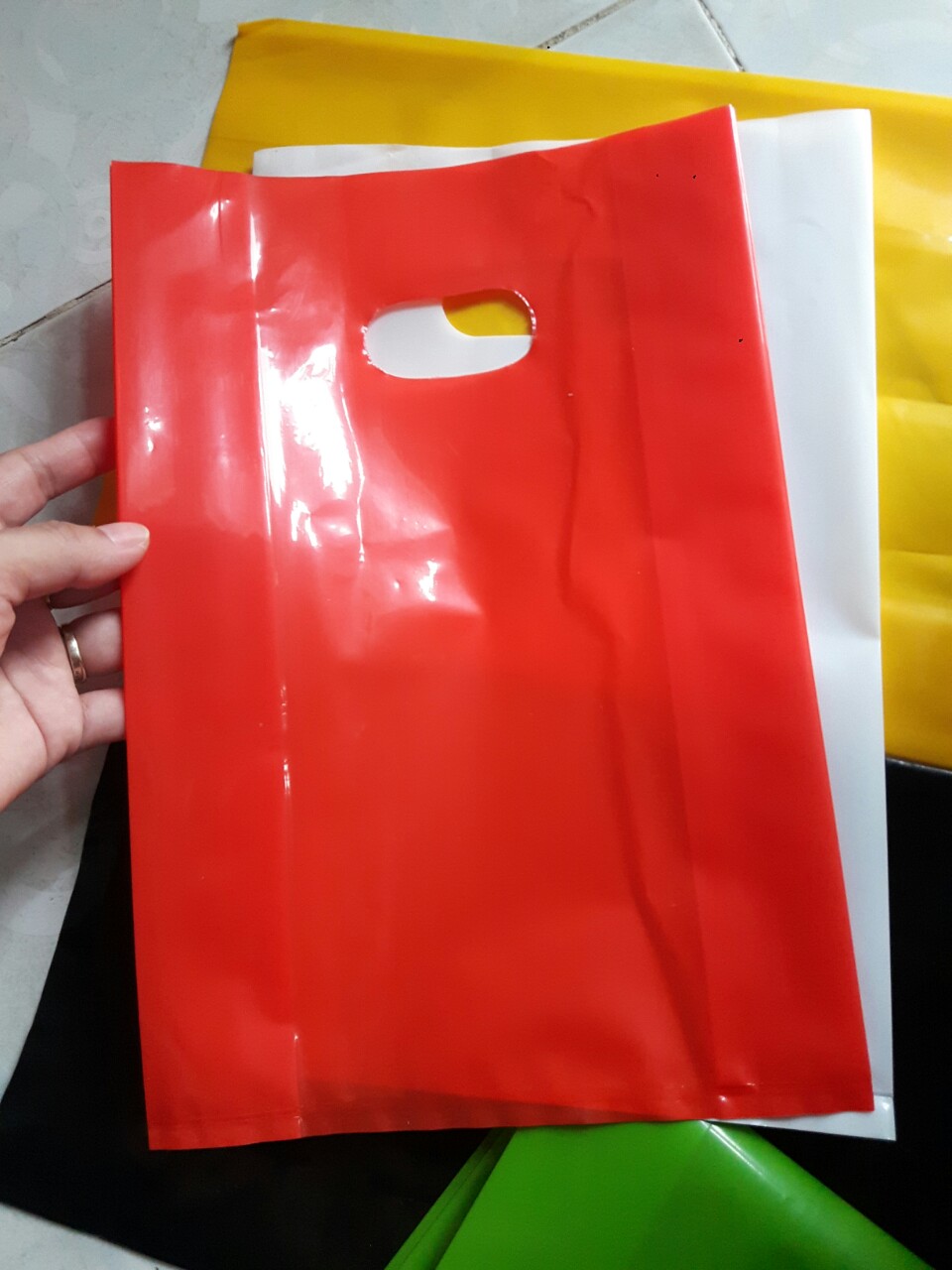[HCM]1KG - SIZE 24X34 MÀU ĐỎ - TÚI NILON PE BÓNG DẺO DAI