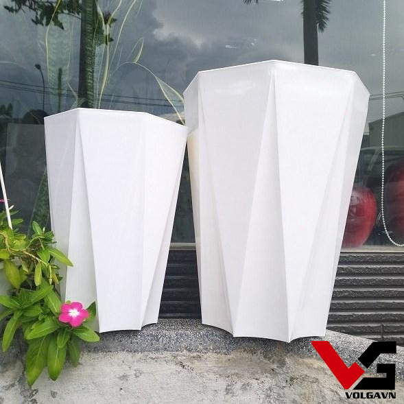Chậu Nhựa Tám Cạnh Giả Sứ lớn trắng - Volga VN [25x32x16cm] bền chắc, rất đẹp và trang nhã,  phù hợp hoa kiểng, cây ăn trái