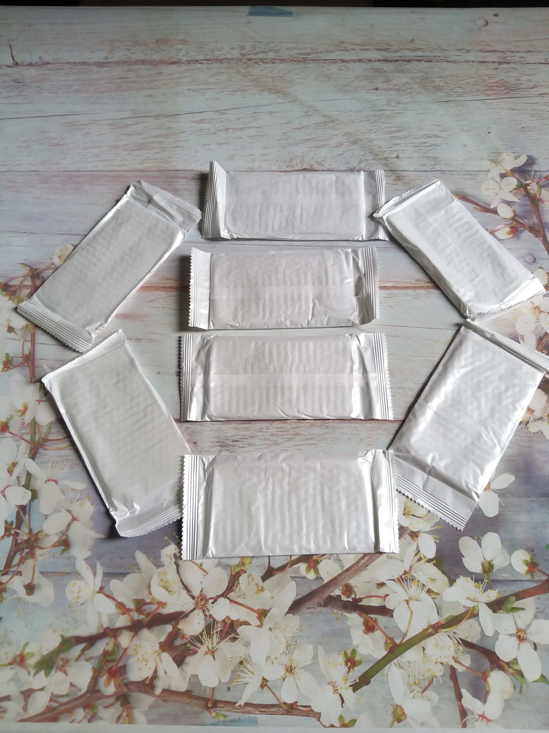 200 cái khăn ướt trơn bi 24 x 24 cm 60 g