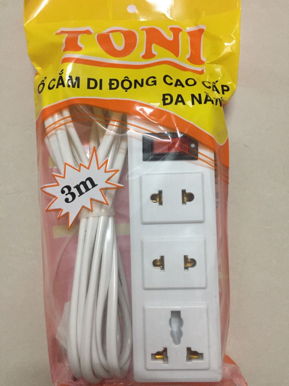 Ổ Cắm Điện TONI 3M, 1 công tắc, 3 lỗ cắm, nhỏ gọn, dễ di chuyển