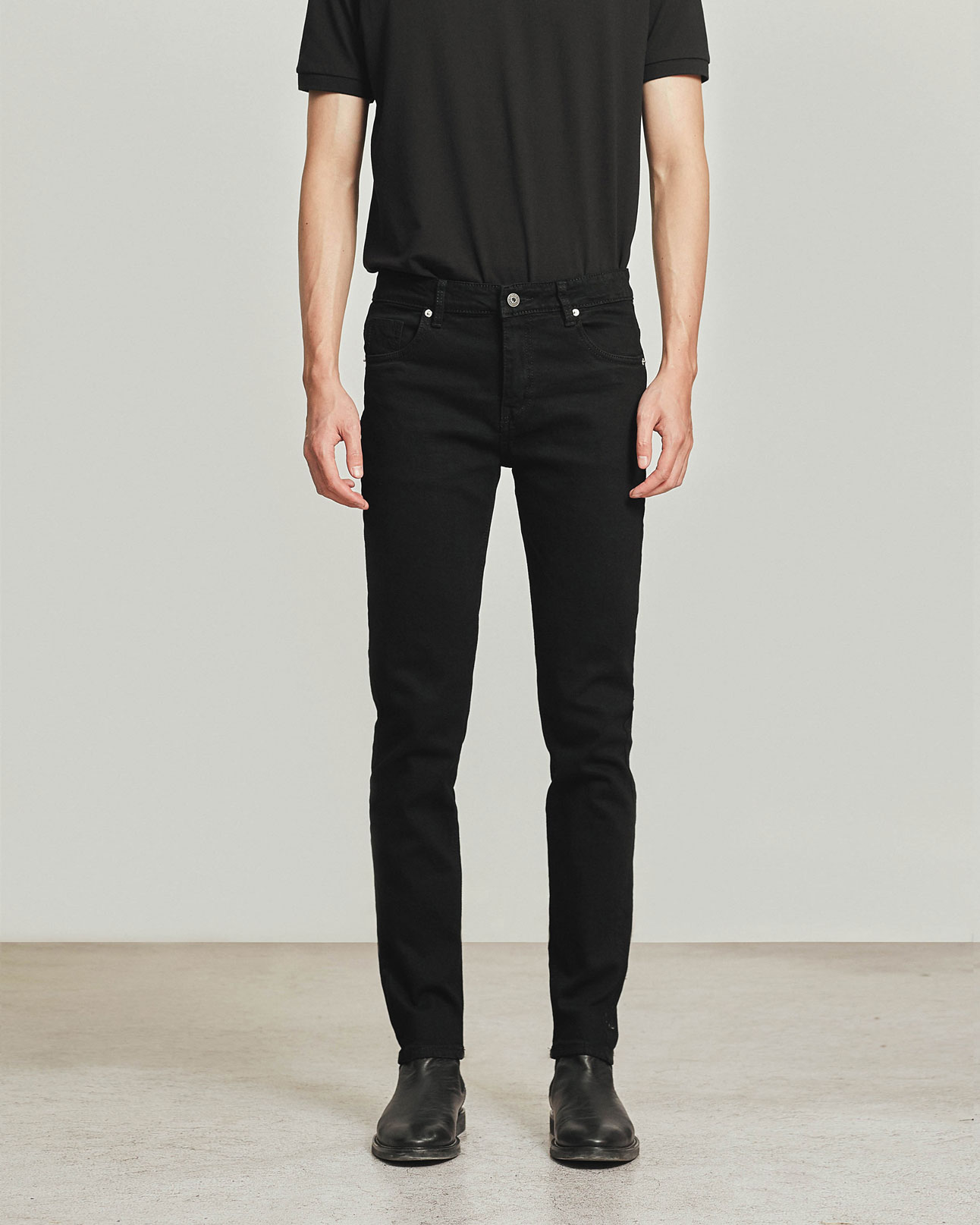 Quần jeans nam HIGHWAY MENSWEAR Kai Jeans đen trơn