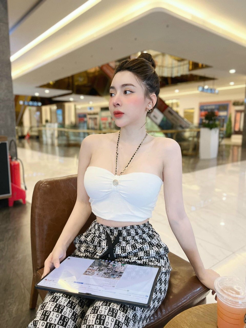 Áo croptop dây xích cúp ngực ôm body sexy sang chảnh vải cotton