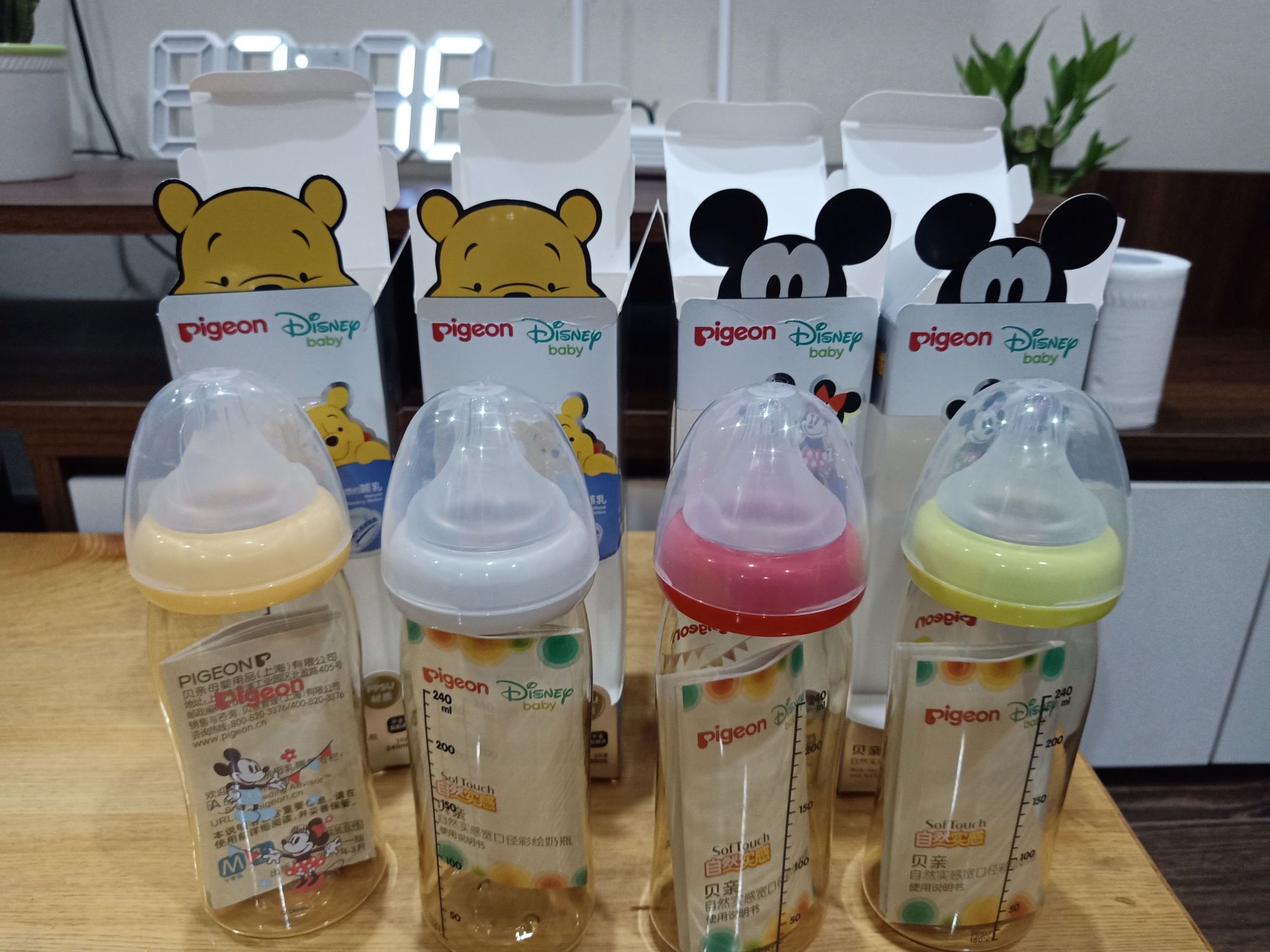 Bình sữa pigeon cổ rộng SofTauch Đisnep 160ml