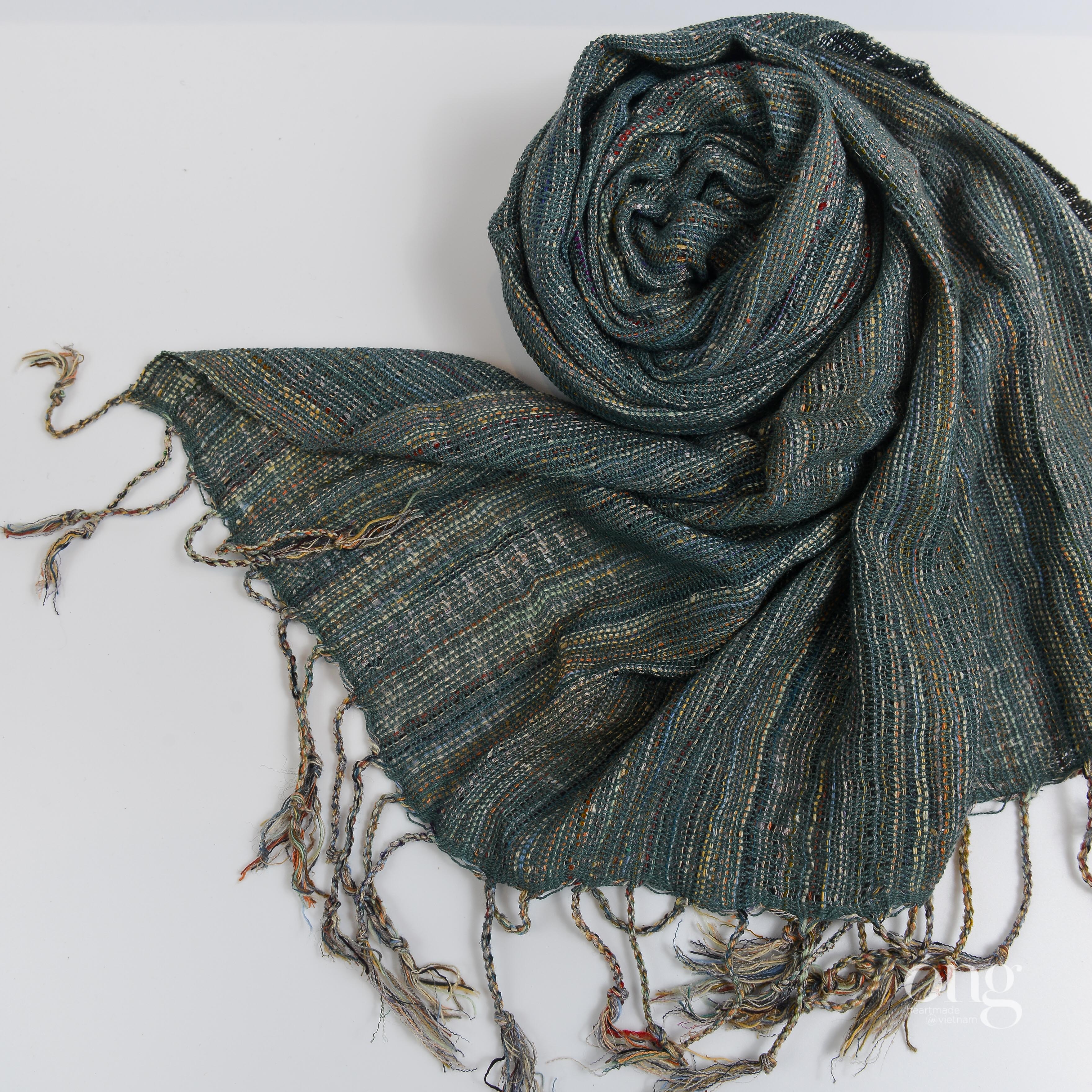 Khăn choàng cổ chất liệu 100% từ sợi tự nhiên của Óng Silk