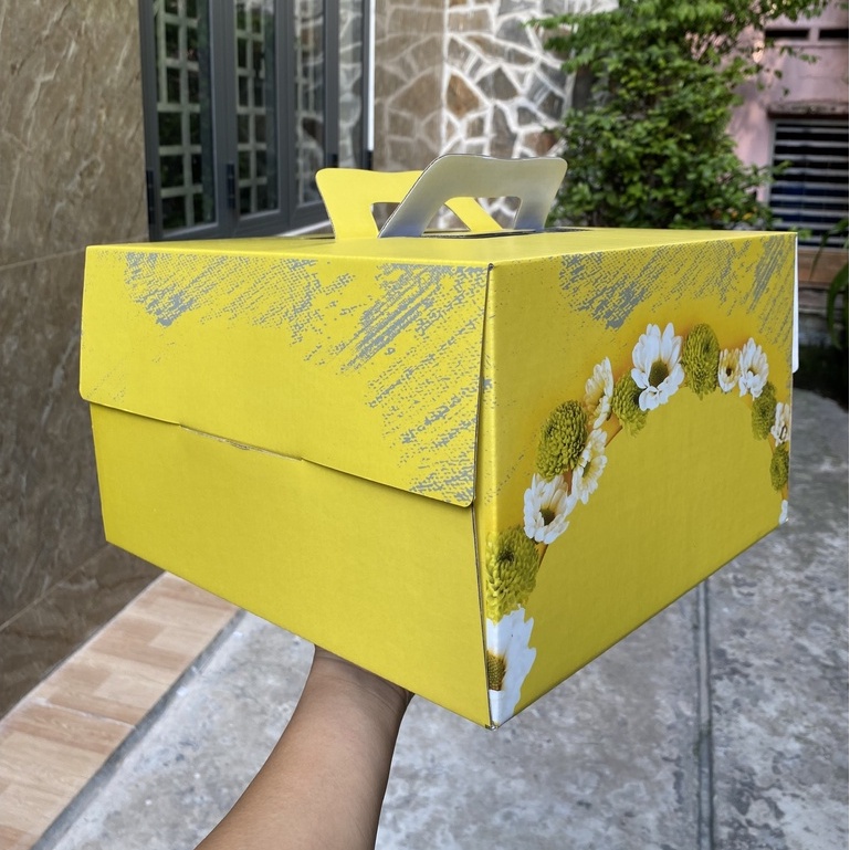 Set 10 hộp bánh kem cúc vàng – kèm đế trắng