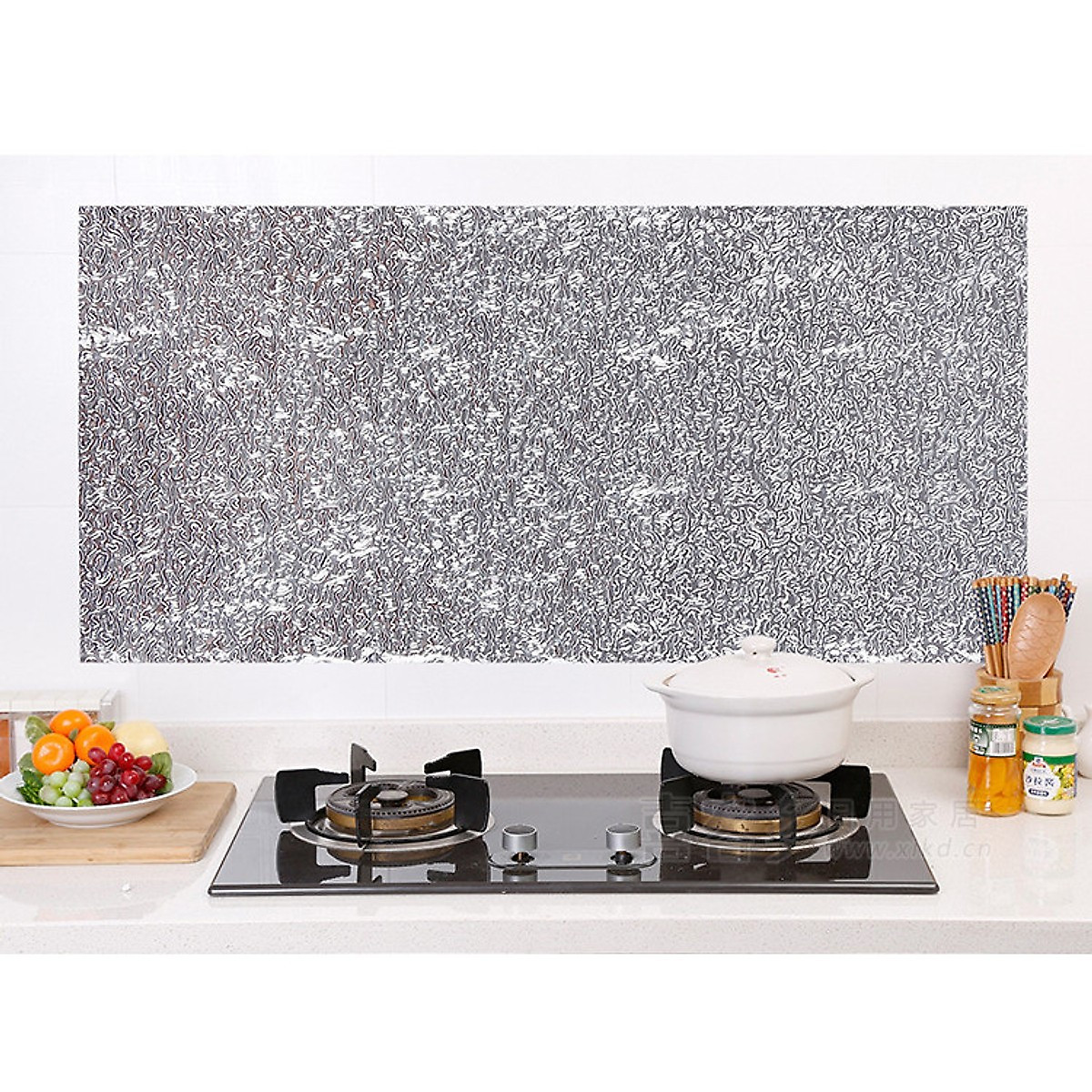 Giấy dán bếp tráng nhôm cách nhiệt, chống dầu mỡ cuôn 3m x 60cm