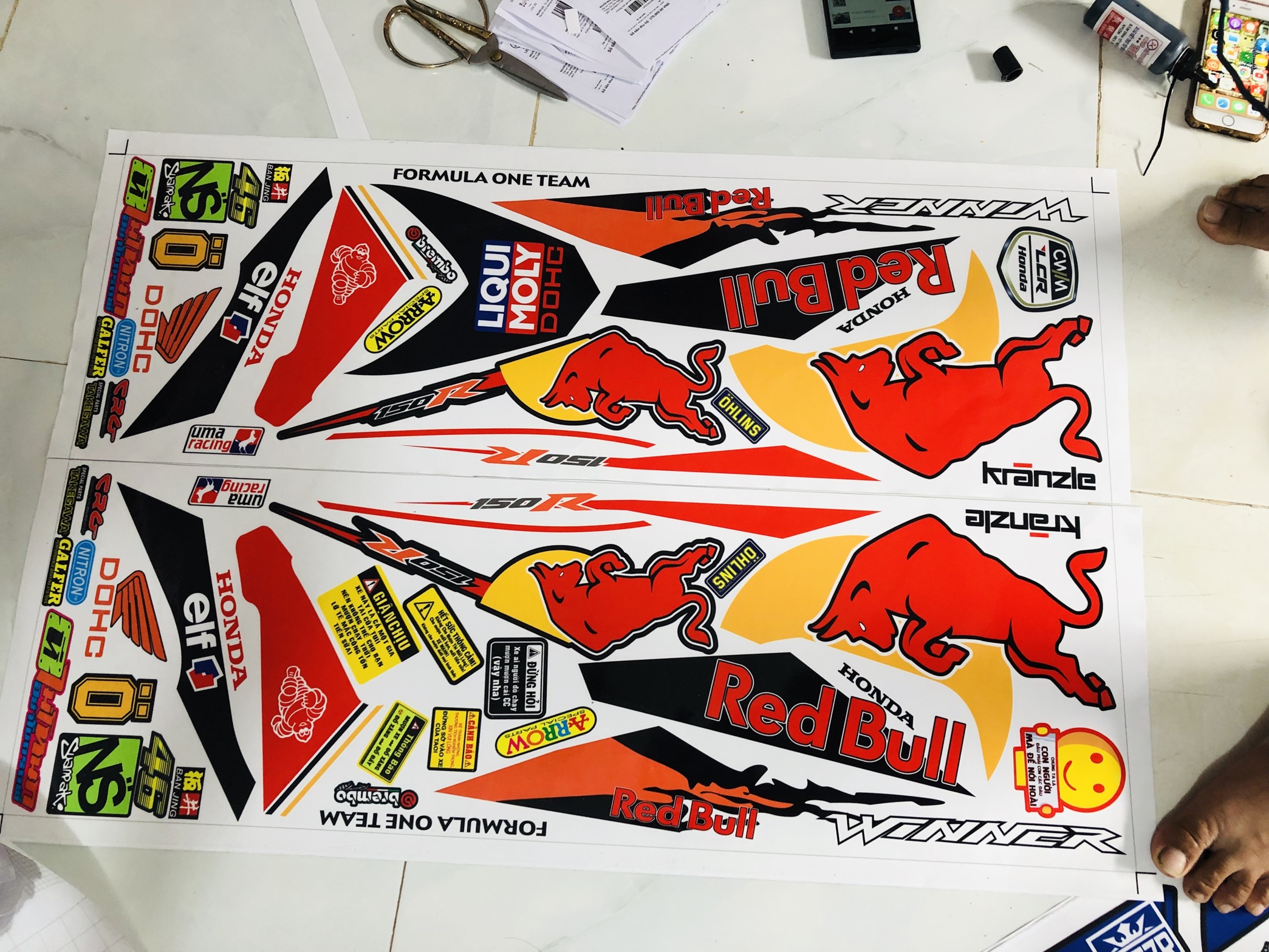 tem rời redbull winner dán xe trắng