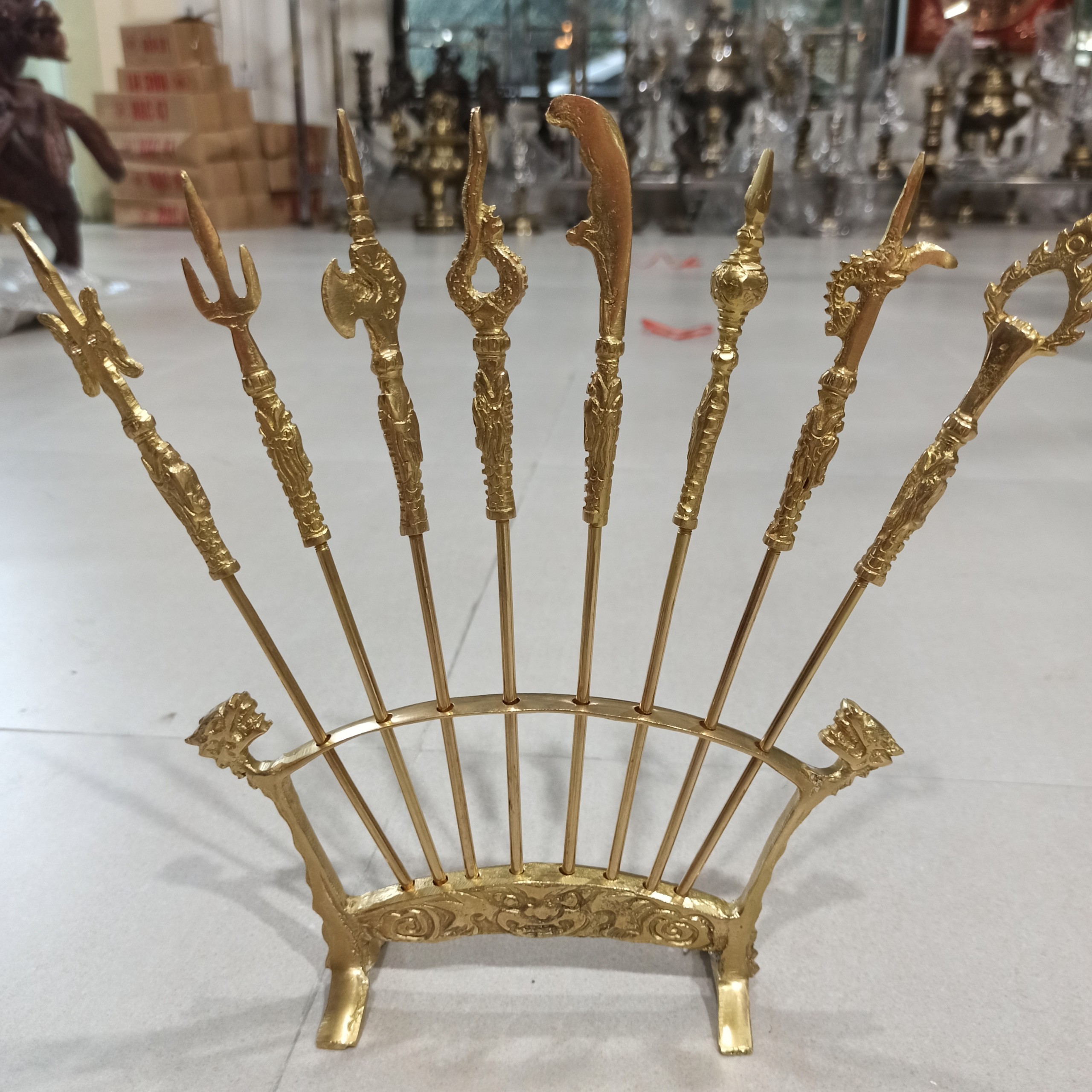 Bộ bát bửu bằng đồng, lỗ bộ, bộ chấp kích bằng đồng bày phong thuỷ