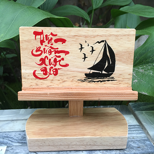 Giá đỡ điện thoại bằng gỗ Sunha viết chữ thư pháp, tiện dụng cho anh em văn phòng, để bàn làm việc tạo không gian sang trọng Ngẫu Nhiên SUHA12791979