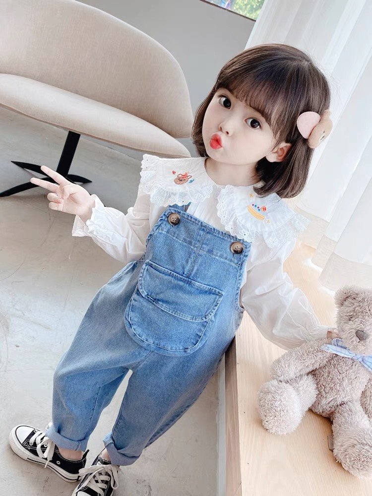 Very beautiful autumn and winter baby girl overalls, jean bib set for baby with long-sleeved shirt, big size for baby from 10kg to 30kg, soft denim, lovely Korean design for baby to go out super pretty.