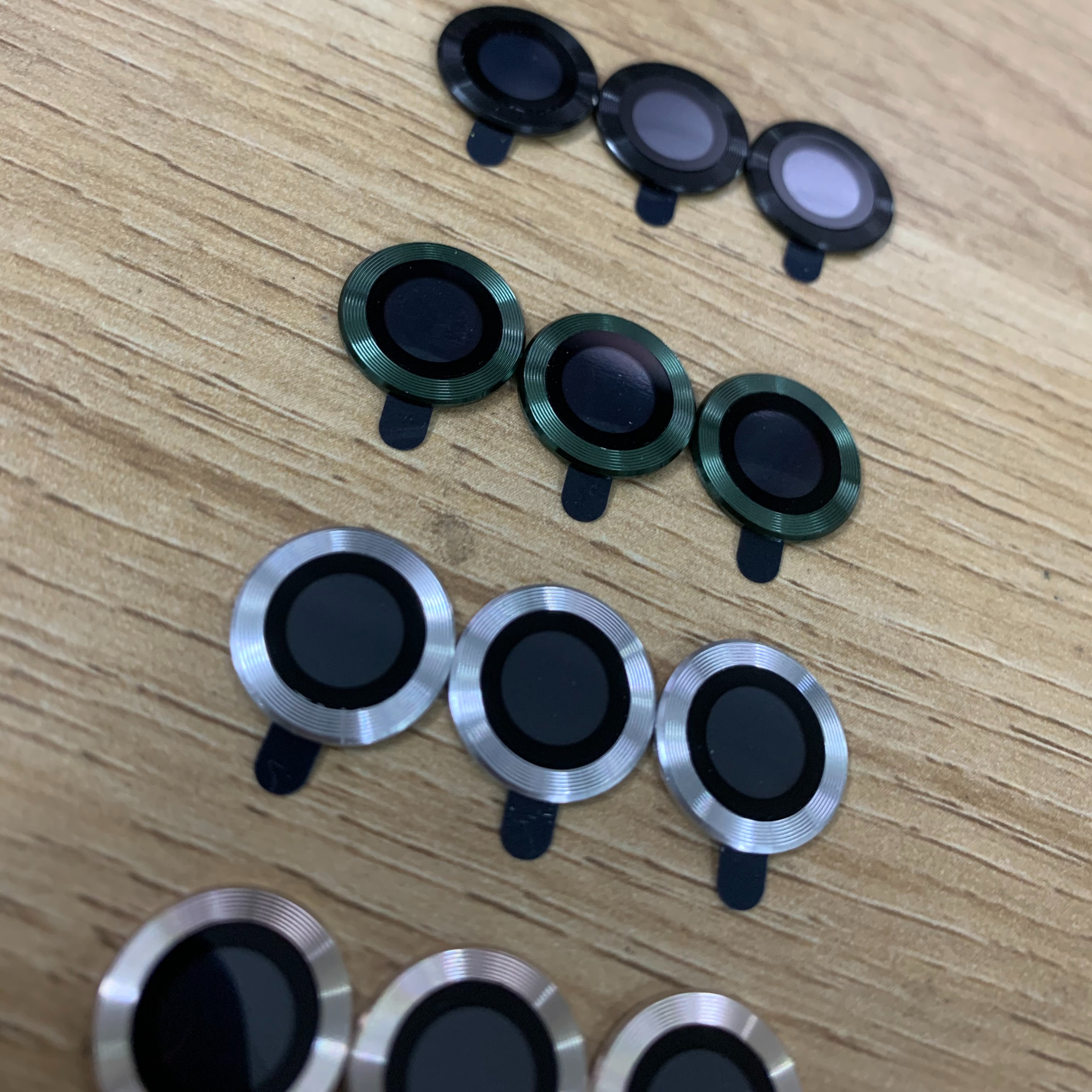 Dán kim loại bảo từng mắt camera cho IPhone 11 Pro Max