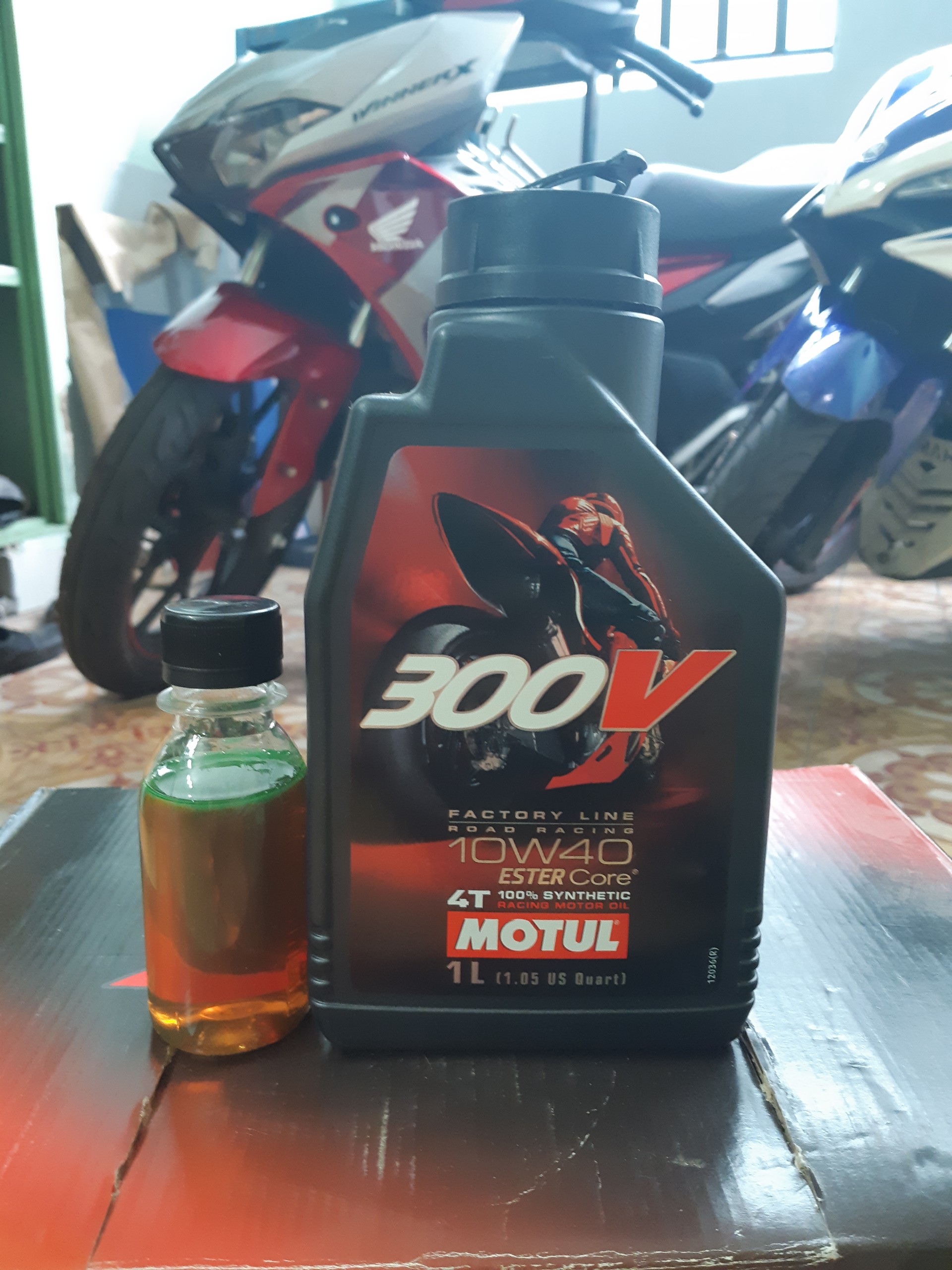 Nhớt motul 300v 10w40 chiết lẻ 100ml