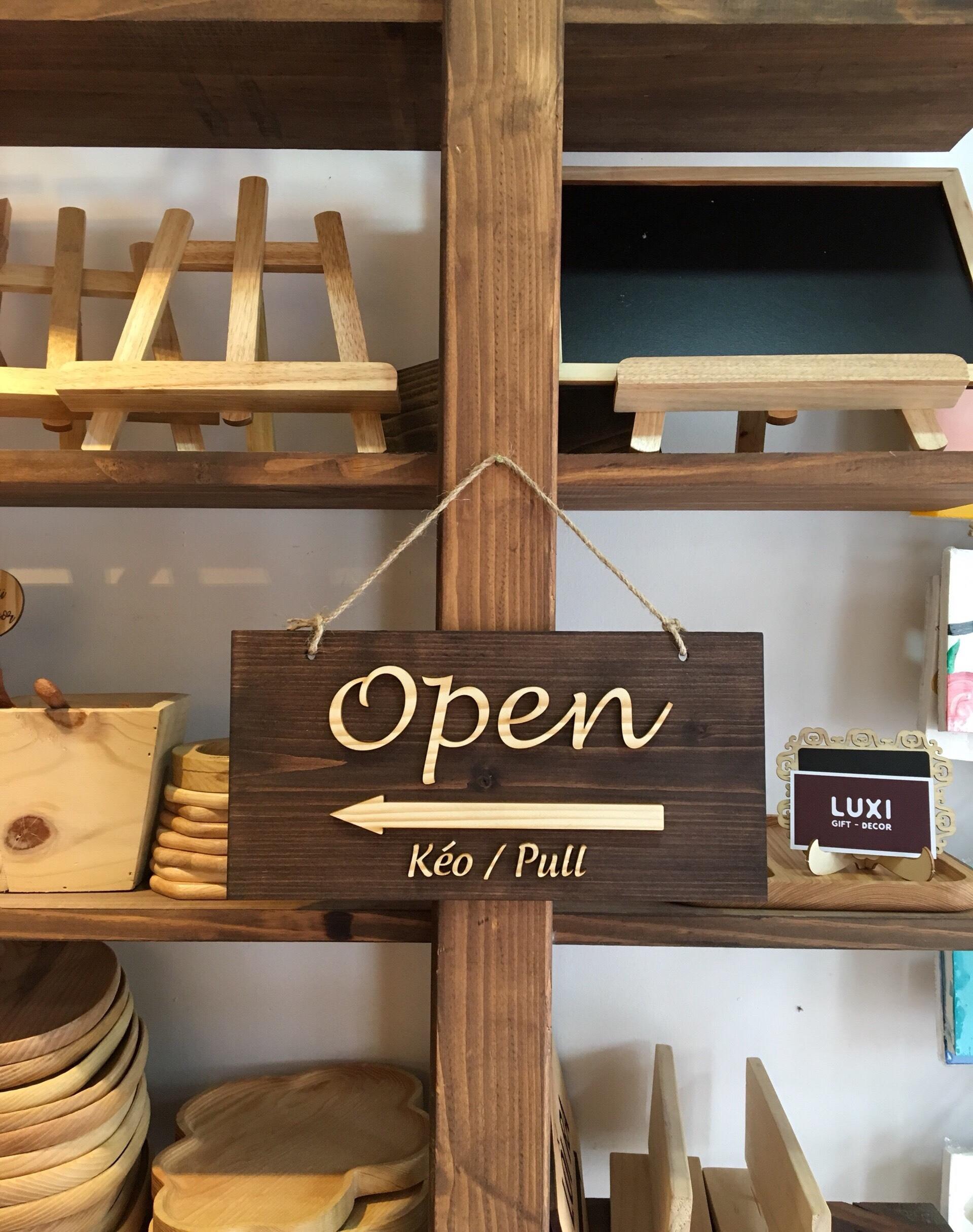 Bảng gỗ treo cửa 2 mặt Open (kéo qua/Pull) - Closed LUXI decor