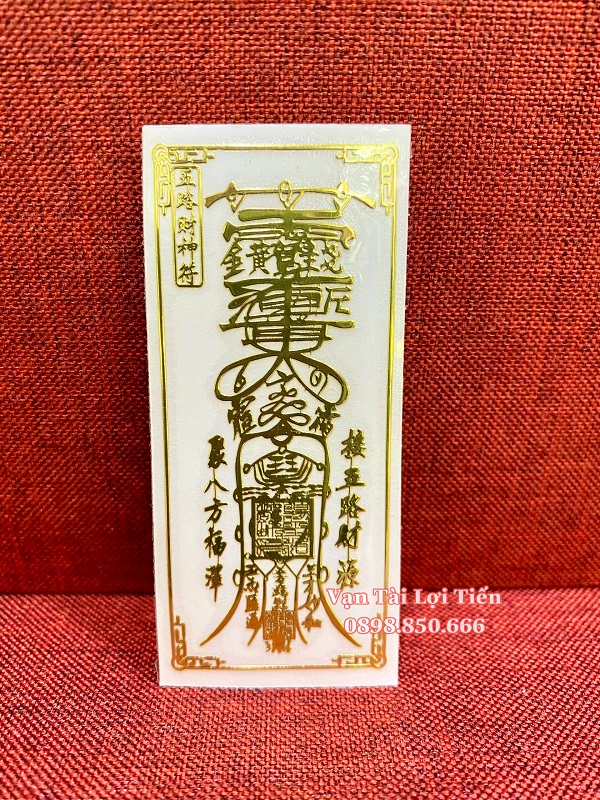 Linh phù dán ngũ lộ tài thần