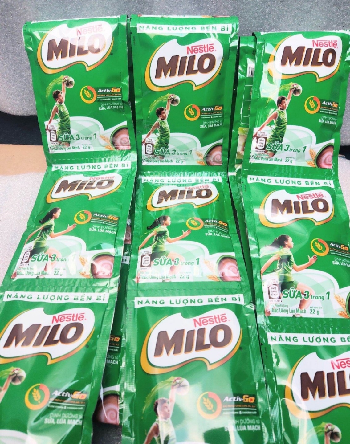 1 gói Nescafe Latte Socola 24 gram / 1 gói milo bột 22 gram