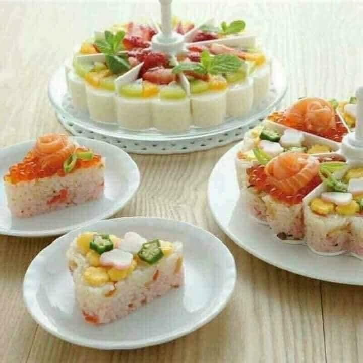 Khuôn làm xôi, sushi, bánh pudding 8 ngăn hình hoa tiện dụng