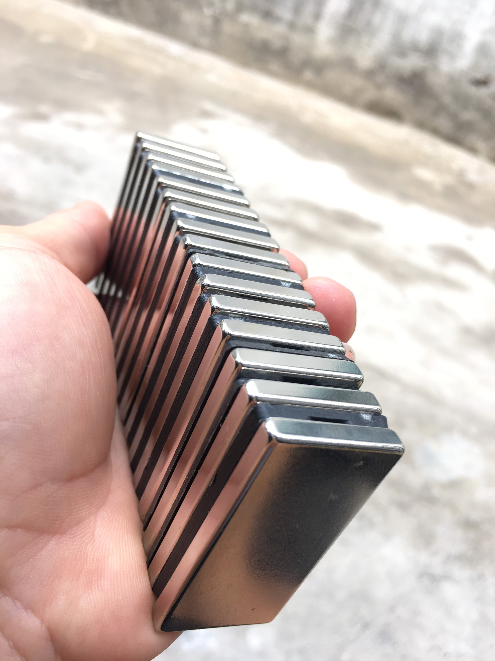Nam châm đất hiếm 50x25x5mm , nam châm trắng lực từ cực mạnh