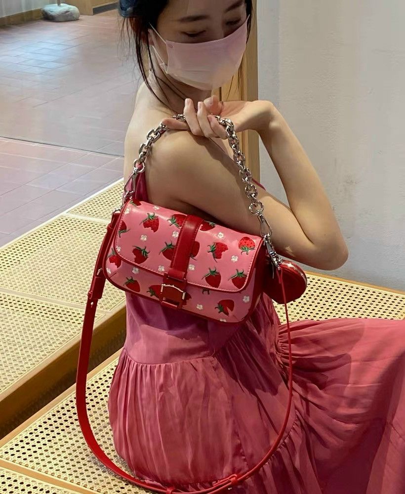 Set túi cnk kèm túi charm trái tim siêu đáng yêu tiểu thư sang trọng y hình size 24cm