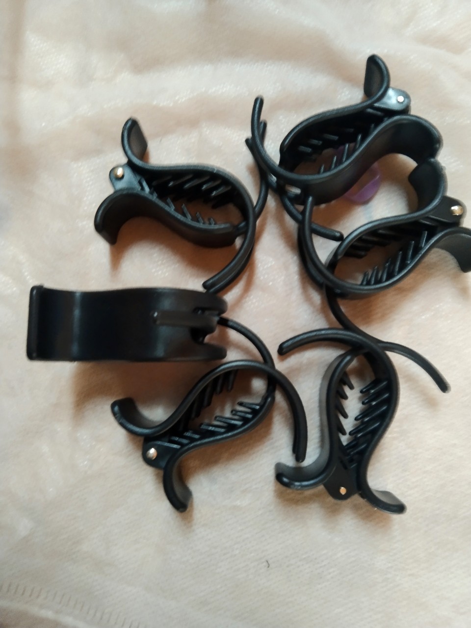 Set 2 kẹp càng cua đen 3 răng