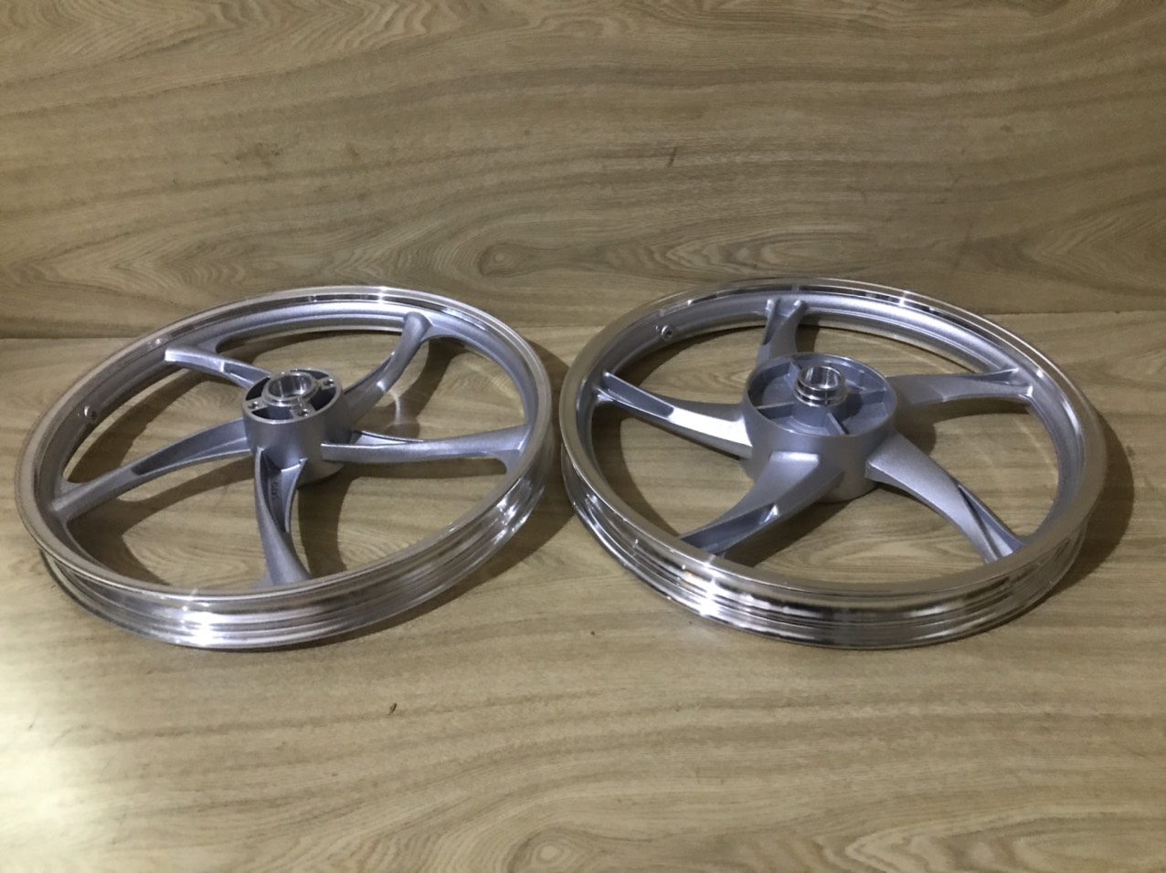 Mâm 5 cây sao biển đĩa Suzuki Viva Revo Xì po Shougun gắn zin theo xe không chế cháo,giá siêu sale,hàng chất ngây ngất