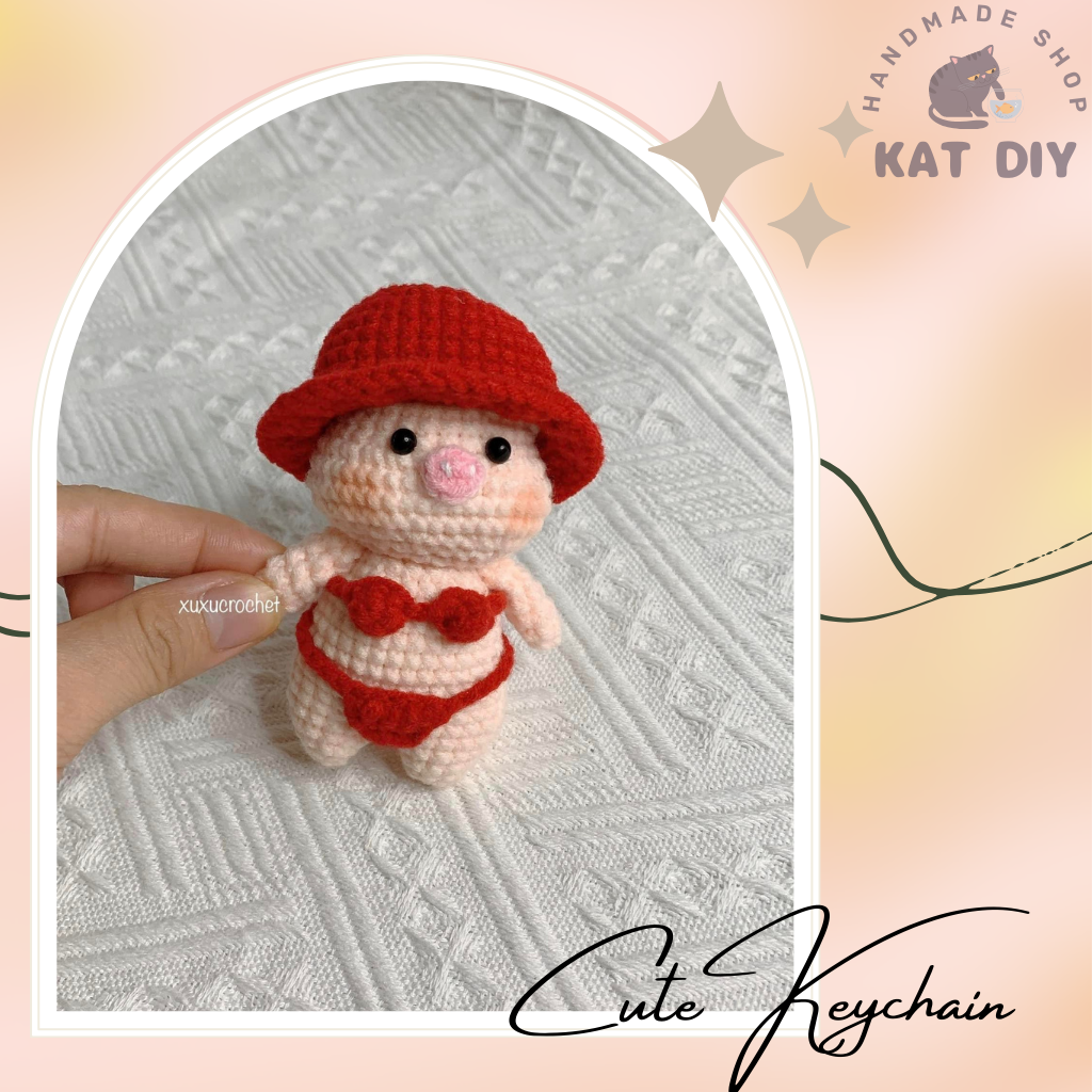 Móc khoá Heo Bikini đội mũ bằng len đáng yêu Size 15cm- Móc khoá len handmade, gấu bông mini, heo bikini, heo đội mũ, móc khoá heo, móc khoá len - KAT DIY
