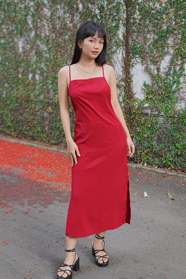 Đầm Maybi midi suông lụa 2 dây khoét lưng