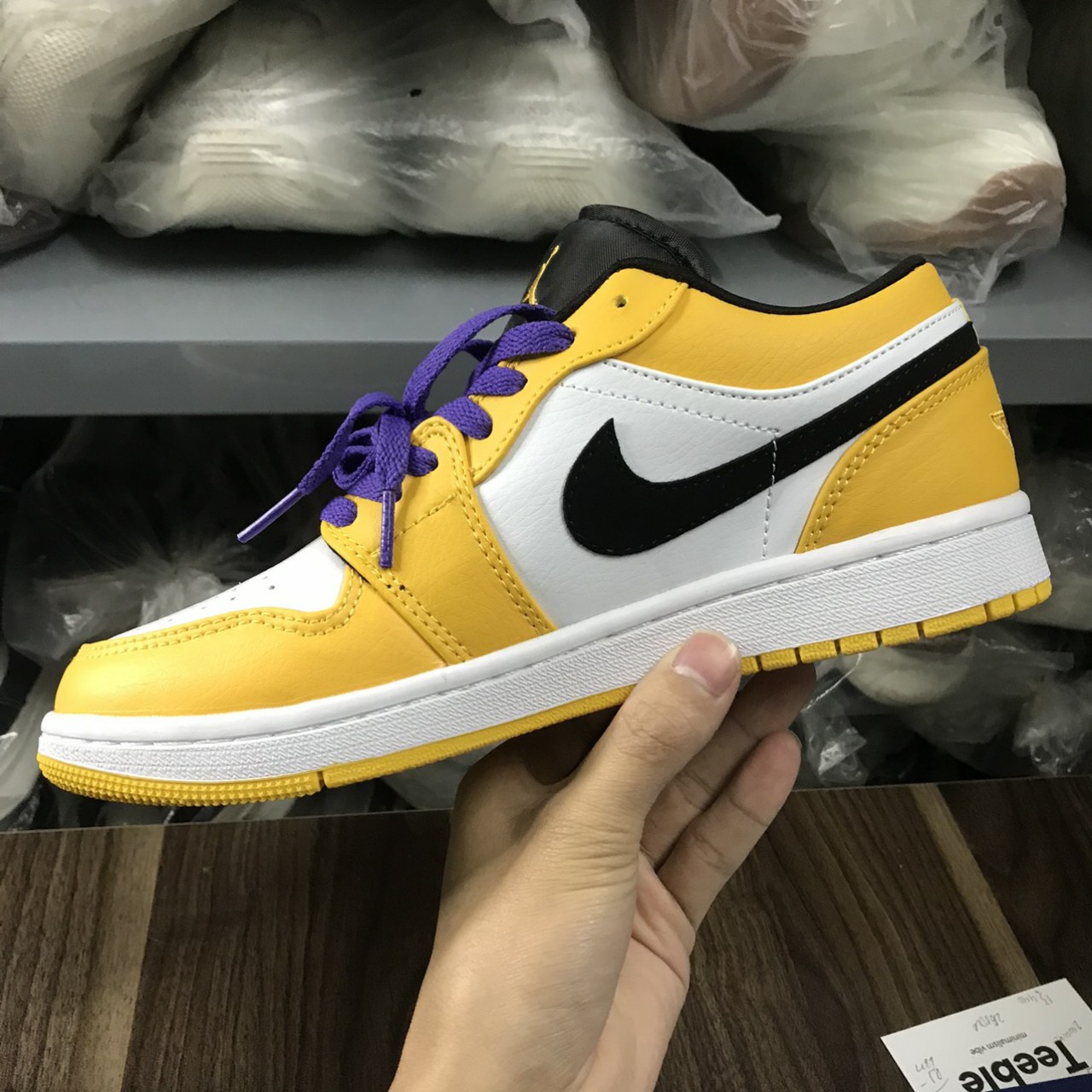 giày thể thao nam nữ jocdan 1 low vàng độc đáo