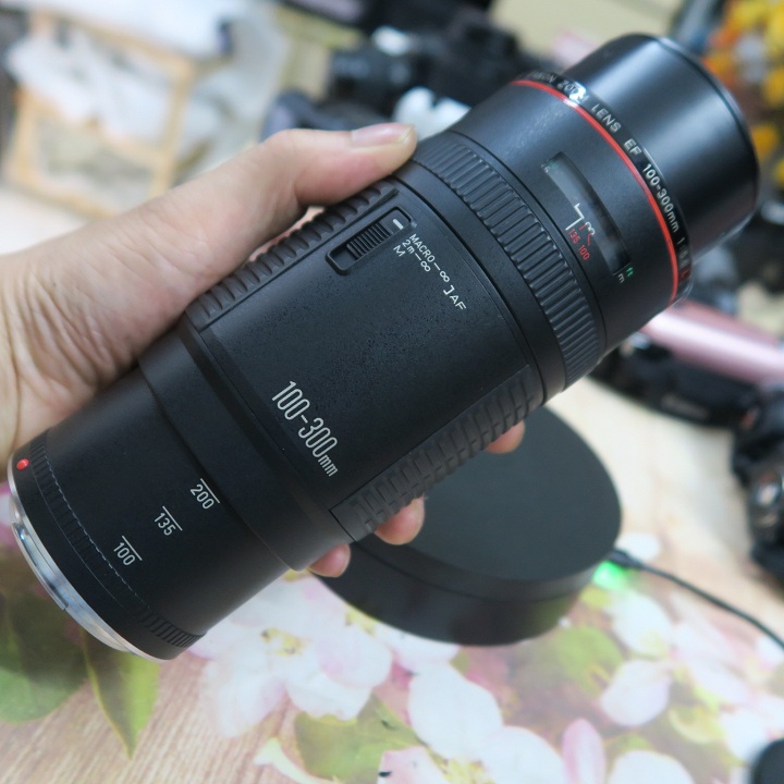 Ống kính Canon EF 100-300 L tele dùng cho máy crop và FF