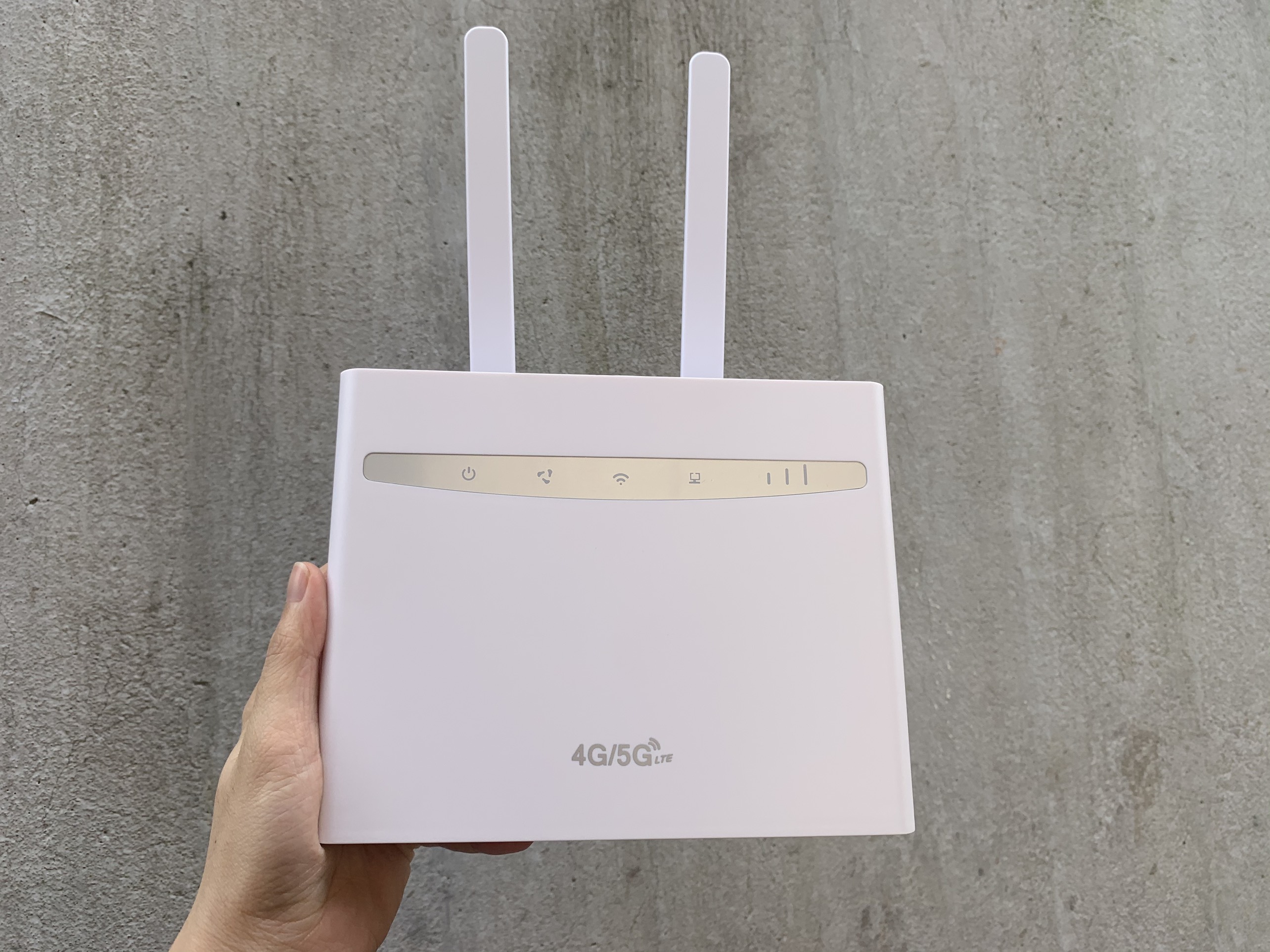 [HCM]Bộ phát Wi-Fi 4G CPE B525 300Mbps 4G LTE - Tặng kèm anten