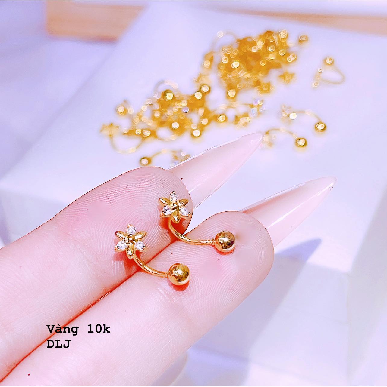 Bông tai vàng tây mẫu hoa nhí trẻ trung có hóa đơn bảo hành tiệm